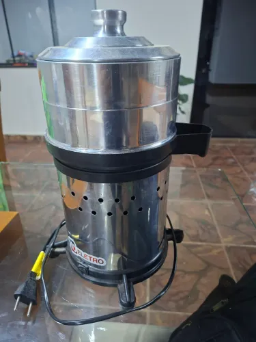 Espremedor de frutas profissional
