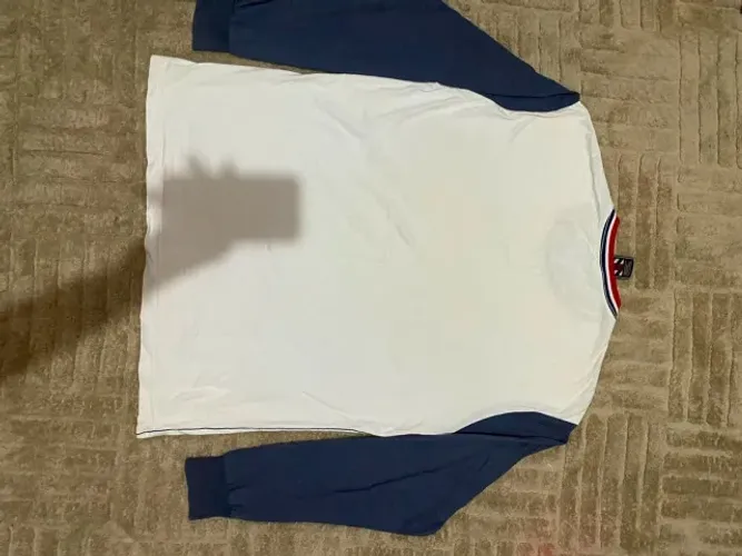Camiseta Raglan Manga Longa Compton Branca/Azul Marinho - Tam. (G1)