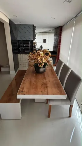 Mesa de Jantar em Madeira e Resina + Banco, 3 Cadeiras e Aparador