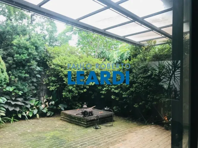 CASA ASSOBRADADA - JARDIM EUROPA - SP