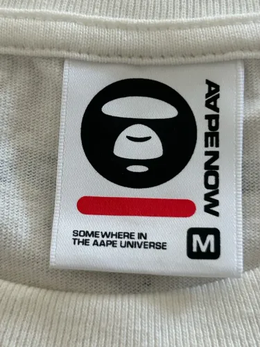 Camiseta masculina AAPE Now One Point na cor marfim -M