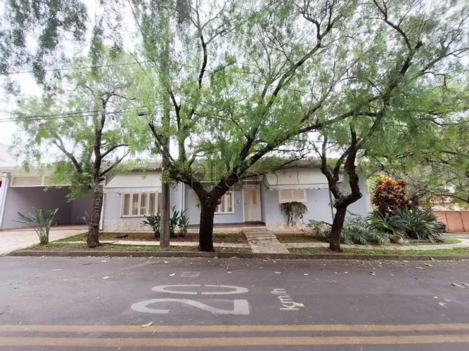 Casa à Venda no Condomínio Camburi em Valinhos, no bairro Chácaras Silvana.