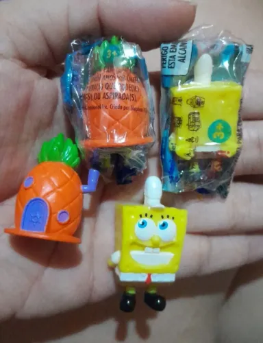 Miniaturas do Batavinho Bob Esponja e Casa Abacaxi (lacrados)