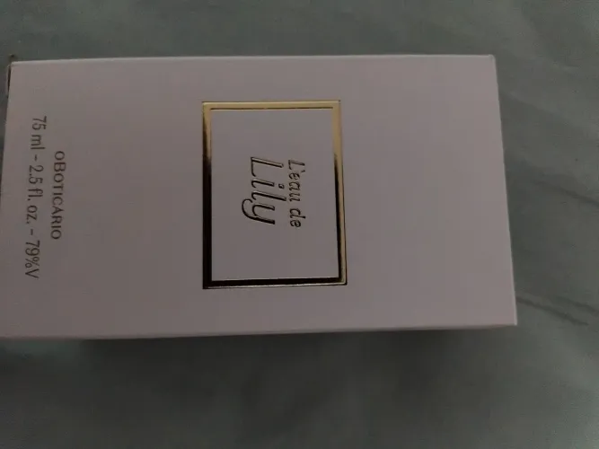 Vende-se um perfume feminino novo