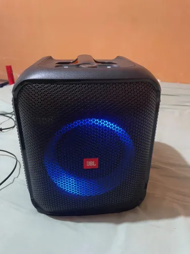 Caixa jbl partybox
