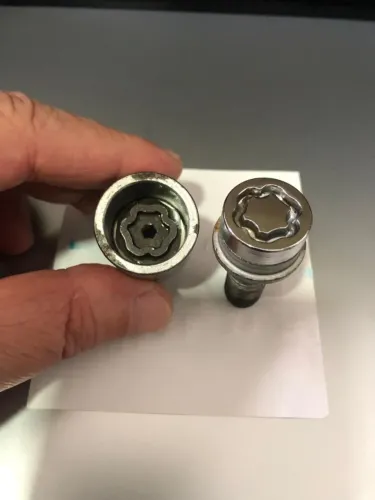 Parafuso Antifurto Roda Estepe Ecosport. Em Perfeito Estado.