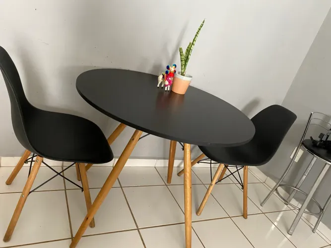 Mesa Eiffel com 4 cadeiras