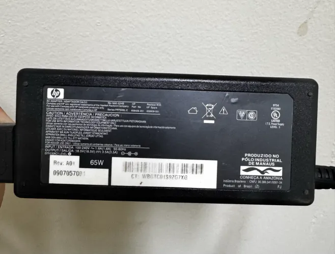 Fonte de notebook HP 65w pino grosso