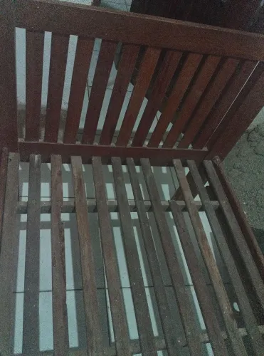 VENDO DUAS CAMAS DE MADEIRA