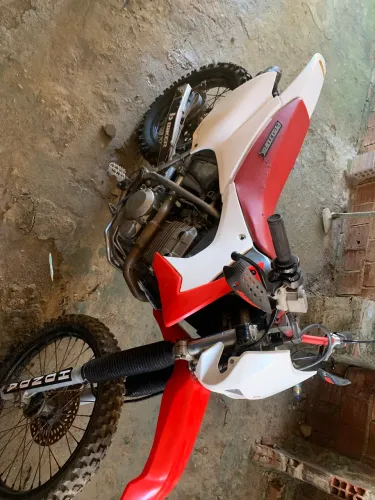 Tornado pronta pra trilha moto extra dois pneu novos a moto é linda de verdade 