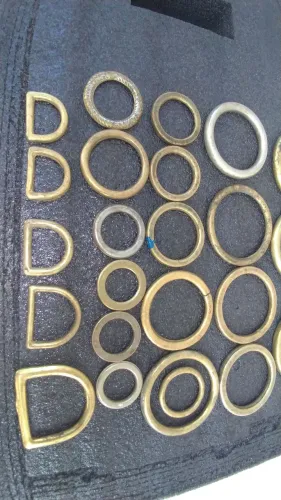 Argolas de metal para arreios usadas 