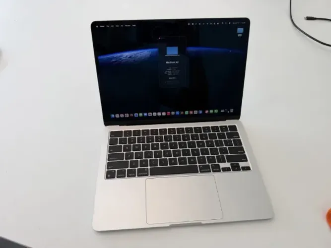 MacBook Air 13" M3 (2024) 24GB 512GB - com AppleCare, seminovo