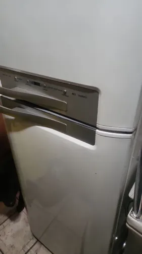 Vendo Geladeira Electrolux 