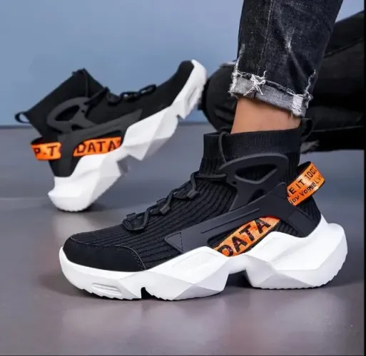 Tênis futurista de cano alto estilo techwear