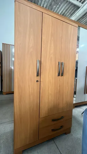 Roupeiro Solteiro 3 Portas c/ Chave à pronta entrega 