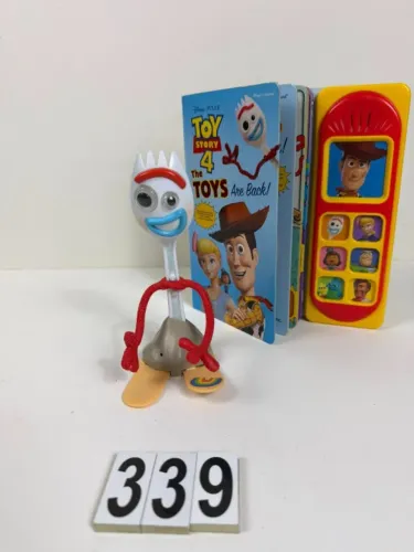 forky disney store , tem um detalhe no pe, ver fotos e livrinho com sons