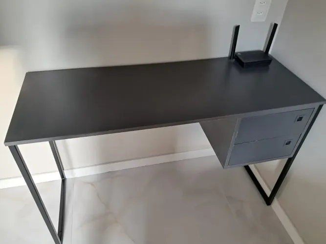 Escrivaninha 120cm com prateleira preta