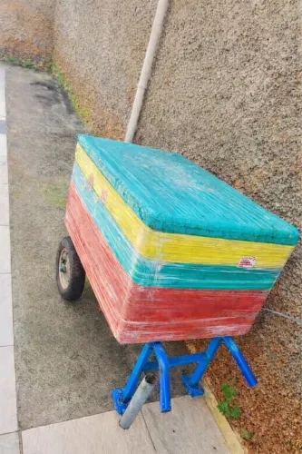 Carrinho 170 litros para venda de bebidas + caixa térmica 170L + guarda-sol Brahma