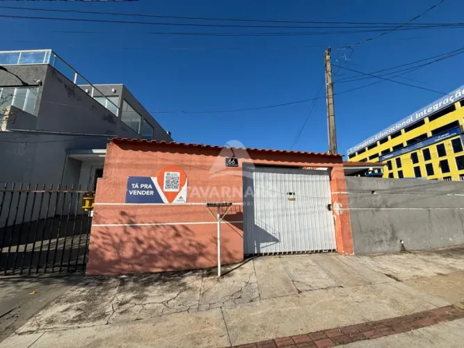 Residência com 3 quartos, de frente para o Lago de Olarias.