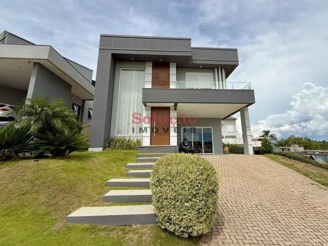 Sobrado em condomínio de alto padrão - Nova Santa Rita.