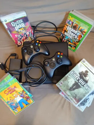 Xbox 360 Slim Desbloqueado + 2 Controles + 16 Jogos