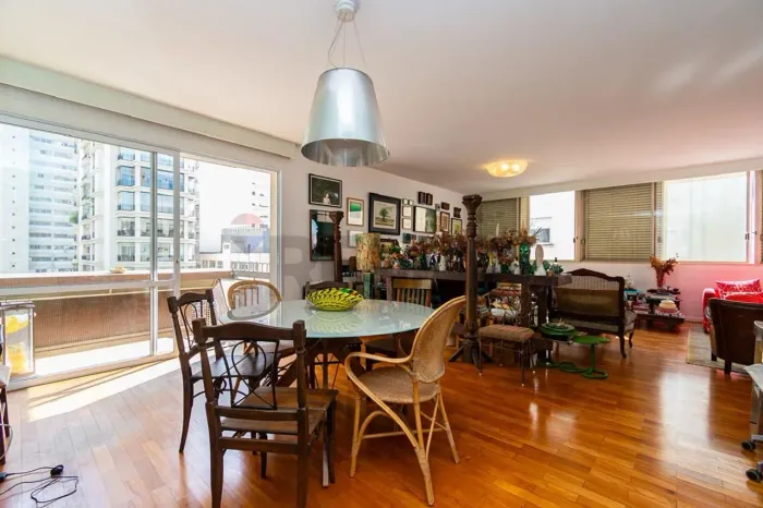 Vende Apto R. São Vicente de Paula, 435, Higienópolis, 3 dorm, 1 suíte, 210m², 2 vagas R$2