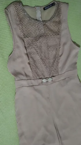 Roupa feminina modelo macacão