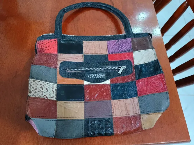 Bolsa em couro.