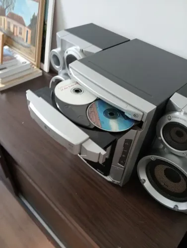 Aparelho de som LG 3 CD's, rádio, entrada USB, 2 entradas de fita K7, funcionando perfeito