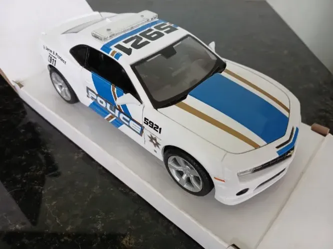 Miniatura de carro 1:24 - Chevrolet Camaro SS - 2010