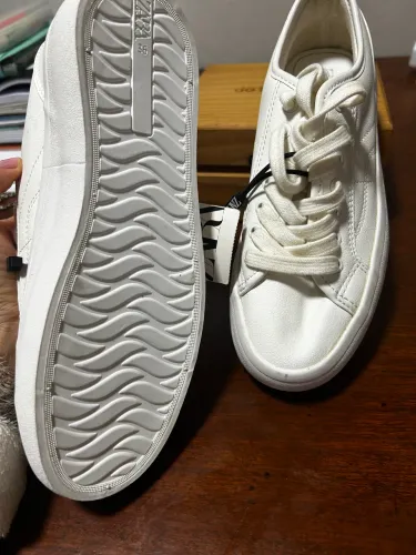 Tênis da Zara 