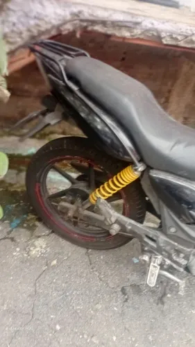Vendo uma moto Dafra Apache 2011preta