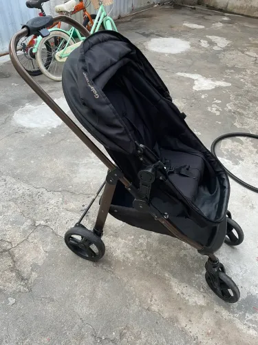 Carrinho + bebê conforto 