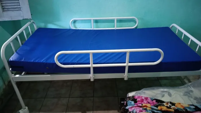 Cama hospital completo mais acessórios