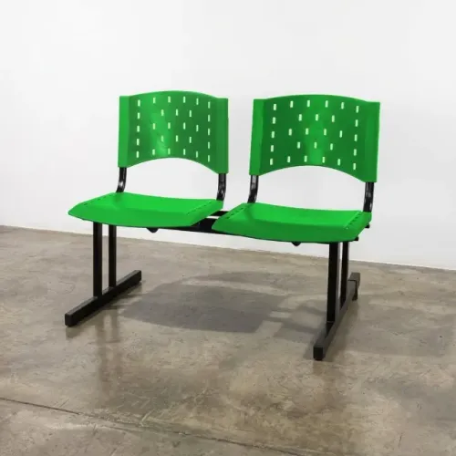 Longarina Plástica 2 Lugares Verde Alta Resistência Conforto Espera Escritório 33068