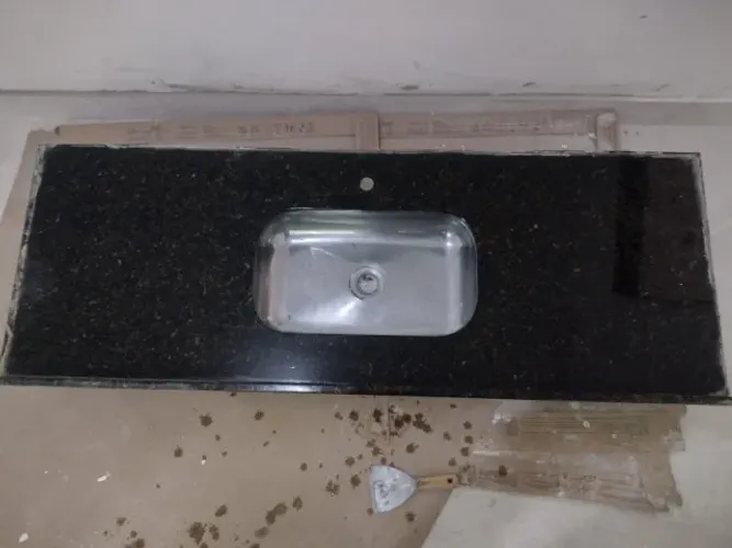 Pia de Granito Preta. 2,5 m de comprimento 60 cm de largura