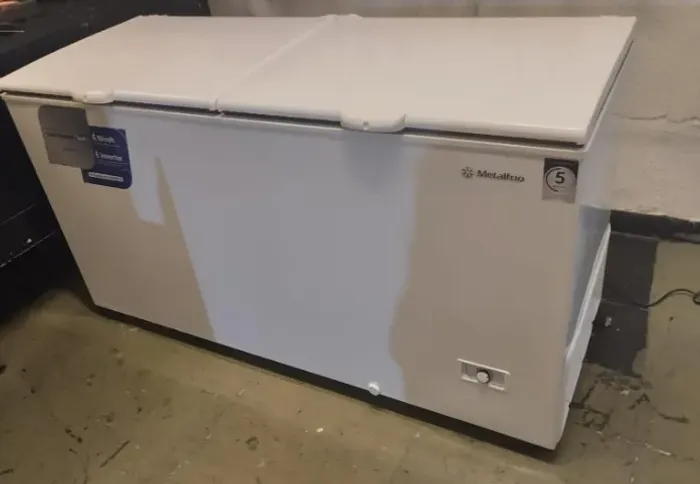 Vende-se freezer horizontal Metalfrio seminovo
