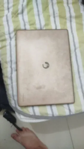 Notebook positivo Stilo colors dourado com defeito 