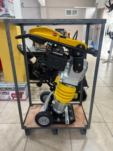 Compactador de Solo a Gasolina Profissional Toyama (Novo)