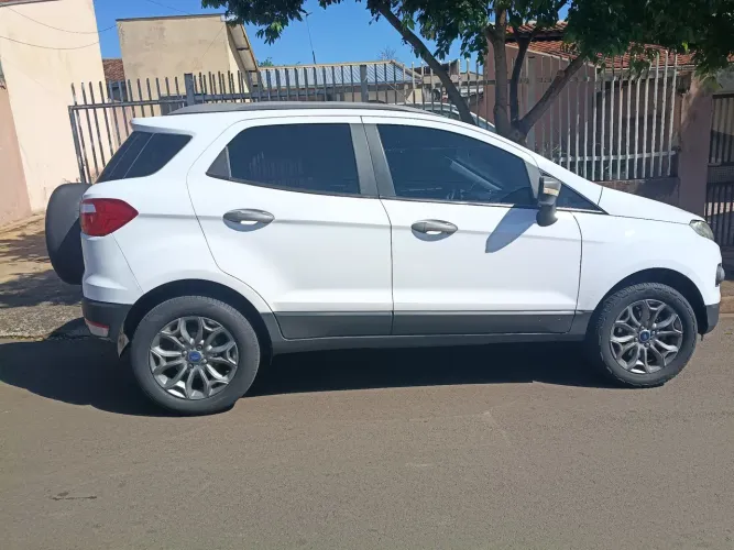 Ford Ecosport Freestyle 1.6 16V Flex 5P 2014