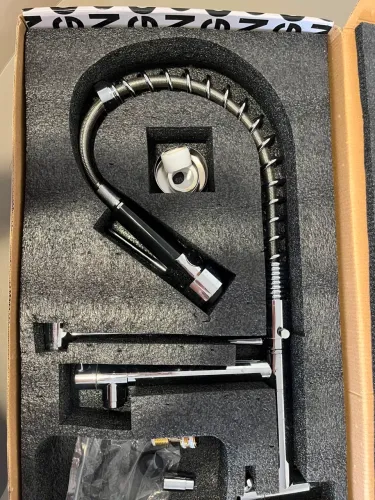 Vendo torneira Pingoo.Casa para cozinha gourmet de parede, cromada.