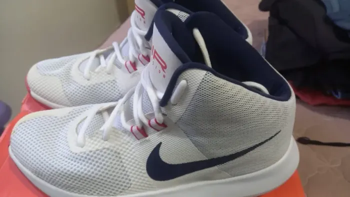Tênis Nike Air Precision branco Número 40 seminovo.
