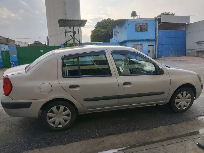 Renault Clio Expression 1.0/1.0 Hi-power 16V 3P 2004
