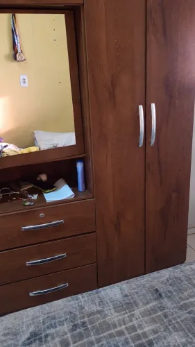 Á venda guarda roupas