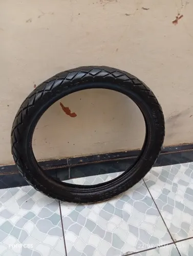 Pneu de moto aro 19