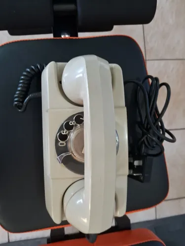 Telefone de discar modelo antigo