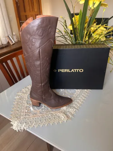 Qualidade impecável,  ? Bota Perlatto em Couro Genuíno. 