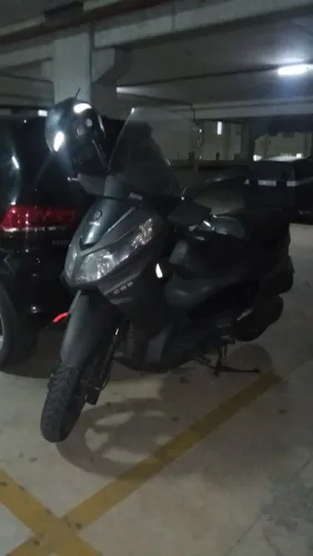 Dafra 300, Baú e 2 capacetes