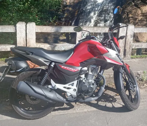 Vendo Titan zerada