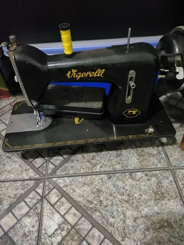 Máquina de costura vigorelli